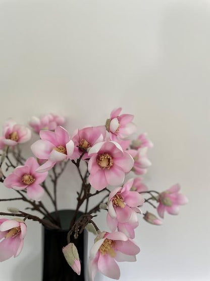 Altijd Stralend: Magnolia Roze Kunstbloemen – 8 Stelen – 65 cm – Zachte Elegantie Zonder Verwelking